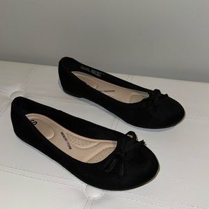 Black flats with cute bows